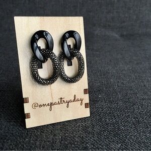 Chainlink Fashion Earrings, Black, Silver